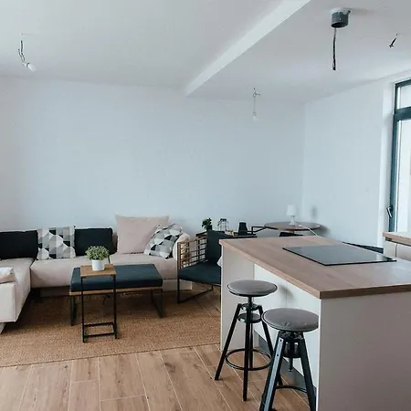 Apartment Pop Hill &
