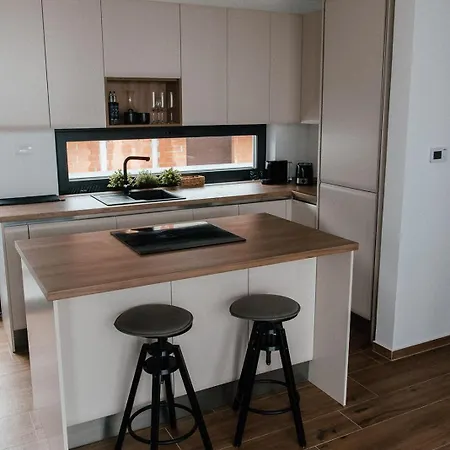 Apartment Pop Hill & *