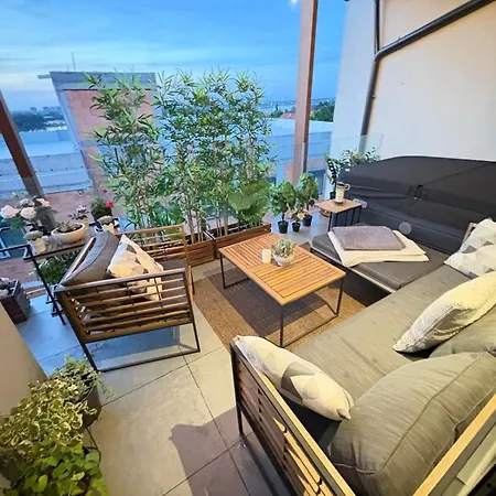 Pop Hill & Apartment